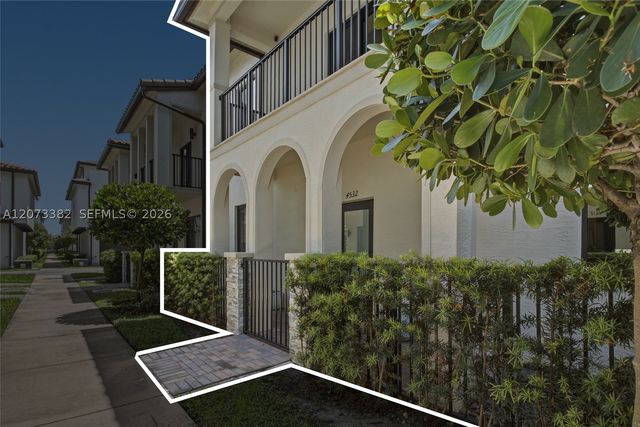 4532 NW 83 PSGE 0, Doral, FL 33166