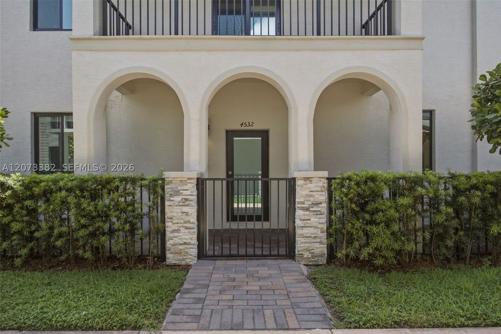4532 NW 83 PSGE 0, Doral, FL 33166