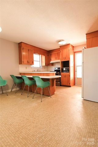 1521 19th Street SW, Hickory, NC 28602