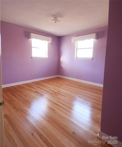 1521 19th Street SW, Hickory, NC 28602