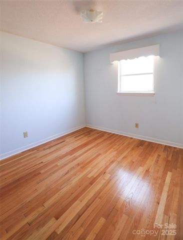 1521 19th Street SW, Hickory, NC 28602