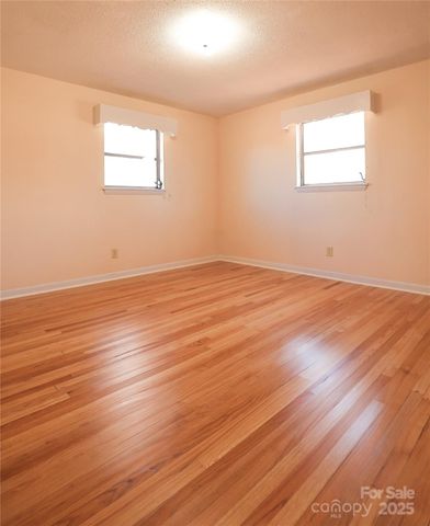 1521 19th Street SW, Hickory, NC 28602