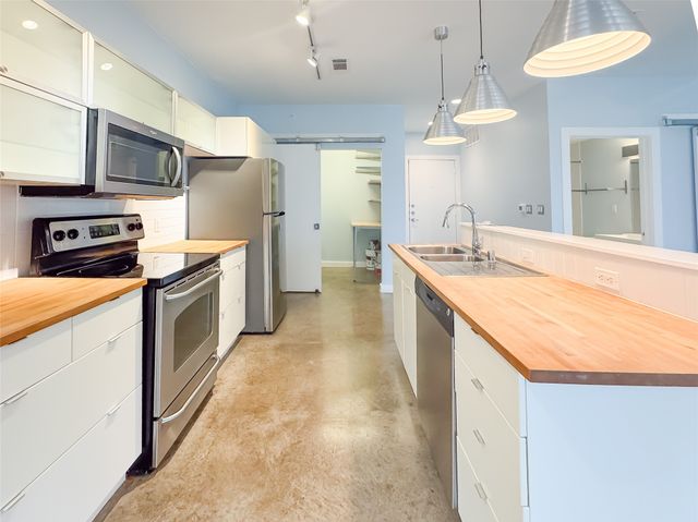 1111 S Akard Street 214, Dallas, TX 75215
