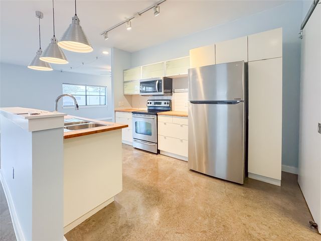1111 S Akard Street 214, Dallas, TX 75215