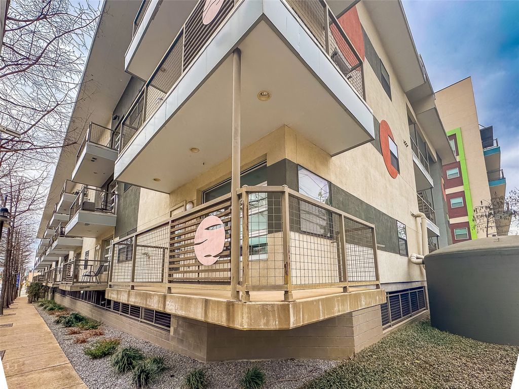 1111 S Akard Street 214, Dallas, TX 75215