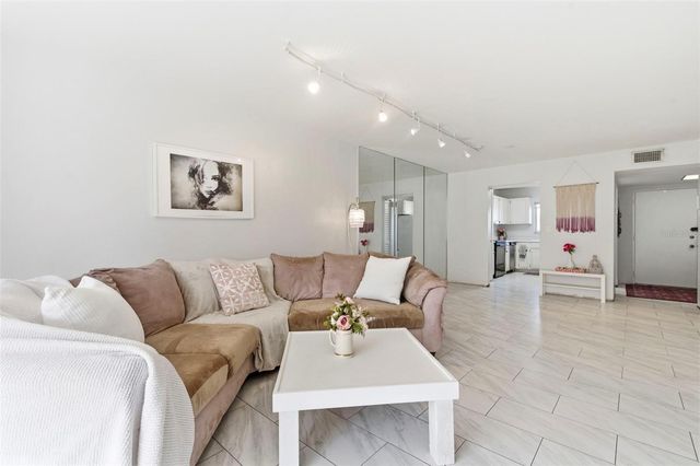 4595 CHANCELLOR STREET NE 227, St Petersburg, FL 33703