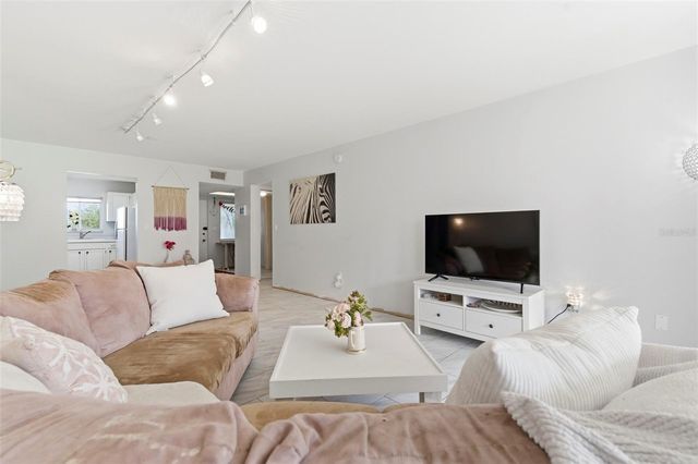 4595 CHANCELLOR STREET NE 227, St Petersburg, FL 33703