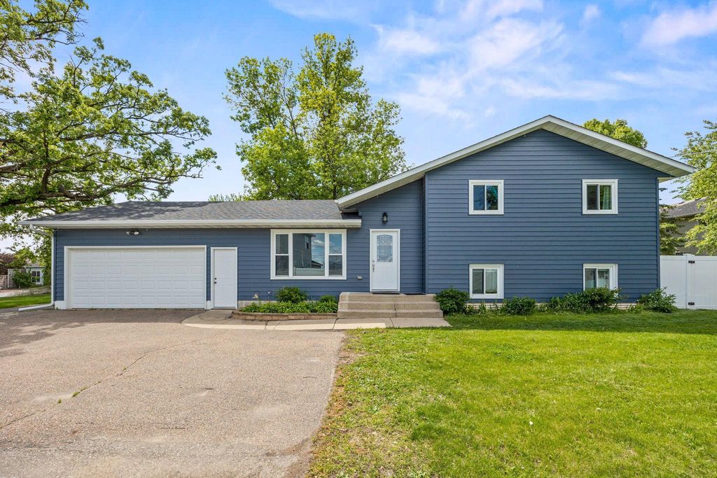703 7th Street N, Montrose, MN 55363