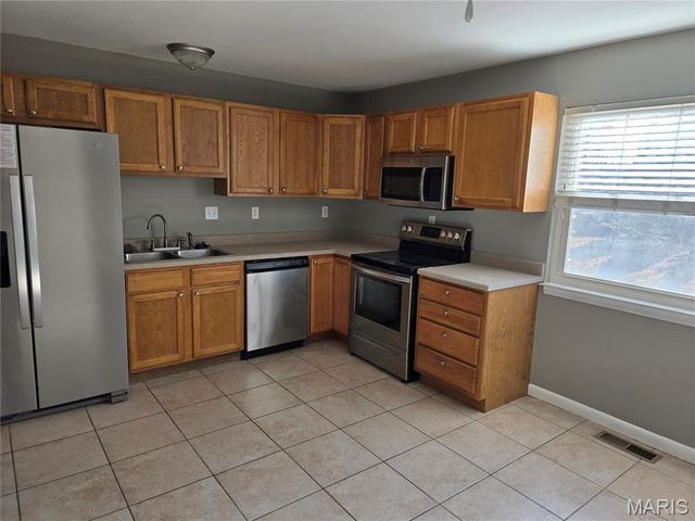 1652 Oliveto Lane, Hazelwood, MO 63042