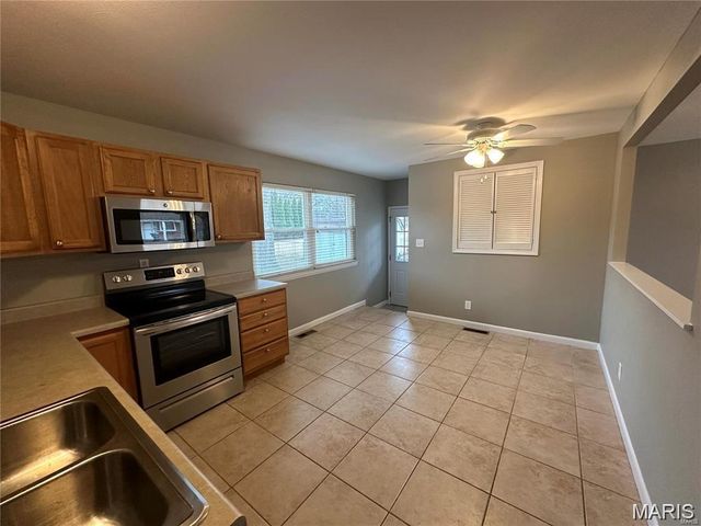 1652 Oliveto Lane, Hazelwood, MO 63042