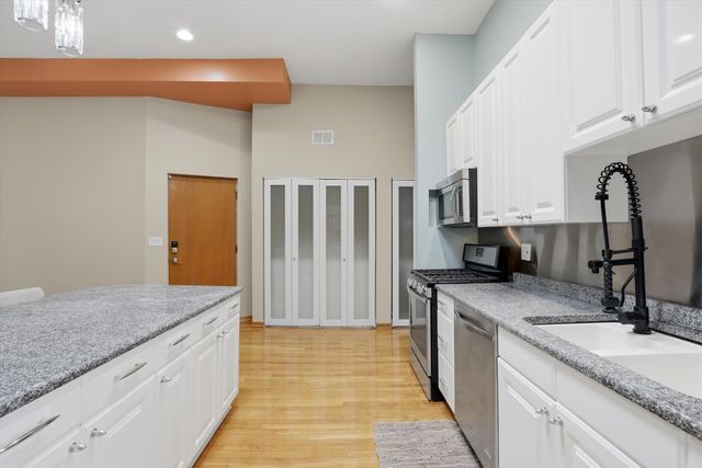 7308 S Ridgeland Street 3N, Chicago, IL 60649