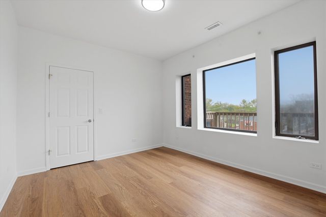 7308 S Ridgeland Street 3N, Chicago, IL 60649