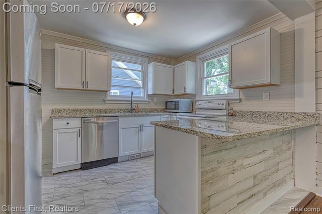 4258 Seeden Street, Waterford, MI 48329