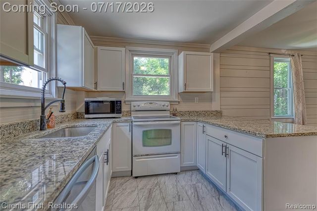 4258 Seeden Street, Waterford, MI 48329