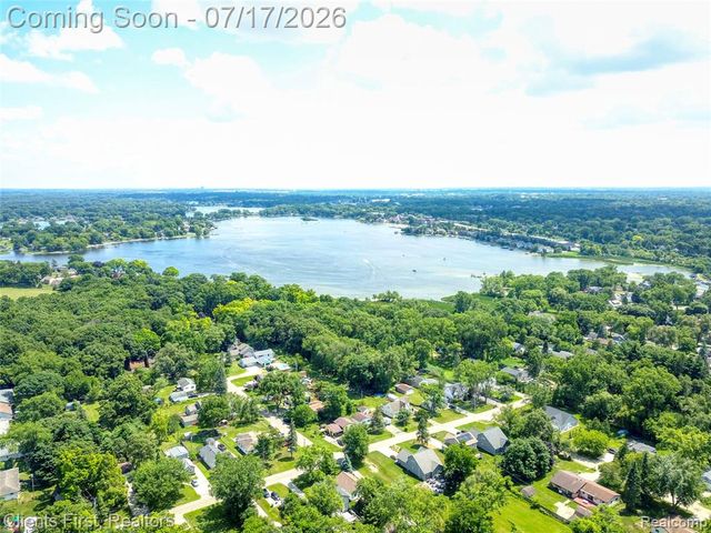 4258 Seeden Street, Waterford, MI 48329
