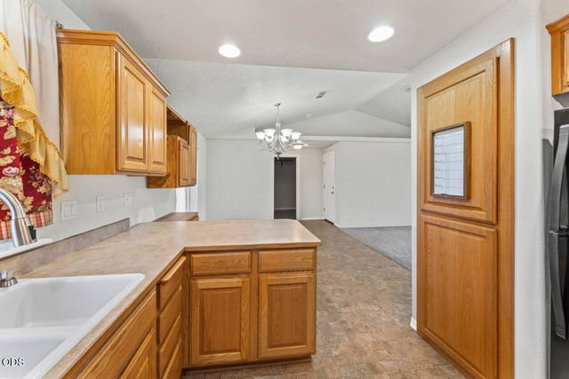 2550 SW Elmer Nelson Lane, Grants Pass, OR 97527