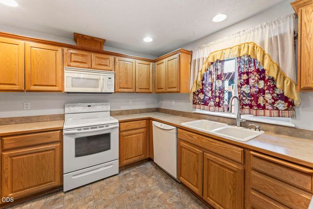 2550 SW Elmer Nelson Lane, Grants Pass, OR 97527