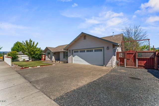 2550 SW Elmer Nelson Lane, Grants Pass, OR 97527