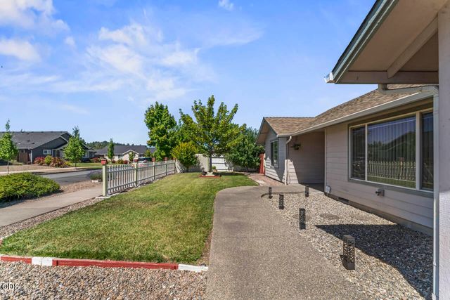 2550 SW Elmer Nelson Lane, Grants Pass, OR 97527