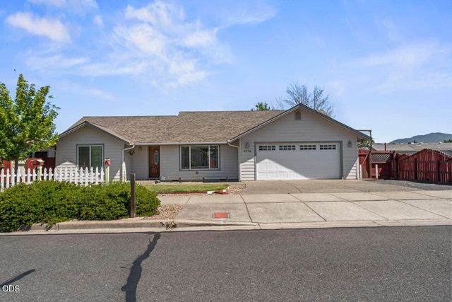 2550 SW Elmer Nelson Lane, Grants Pass, OR 97527