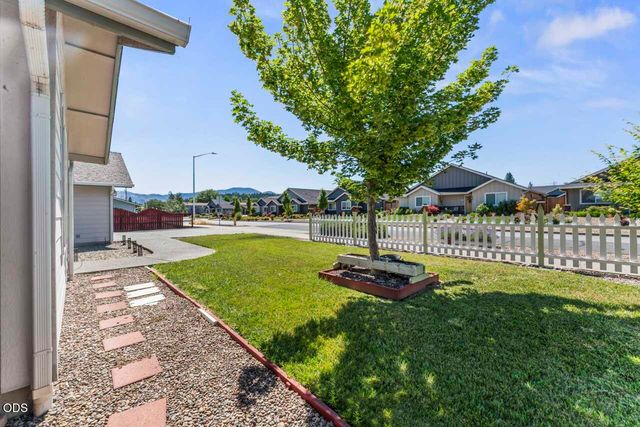 2550 SW Elmer Nelson Lane, Grants Pass, OR 97527