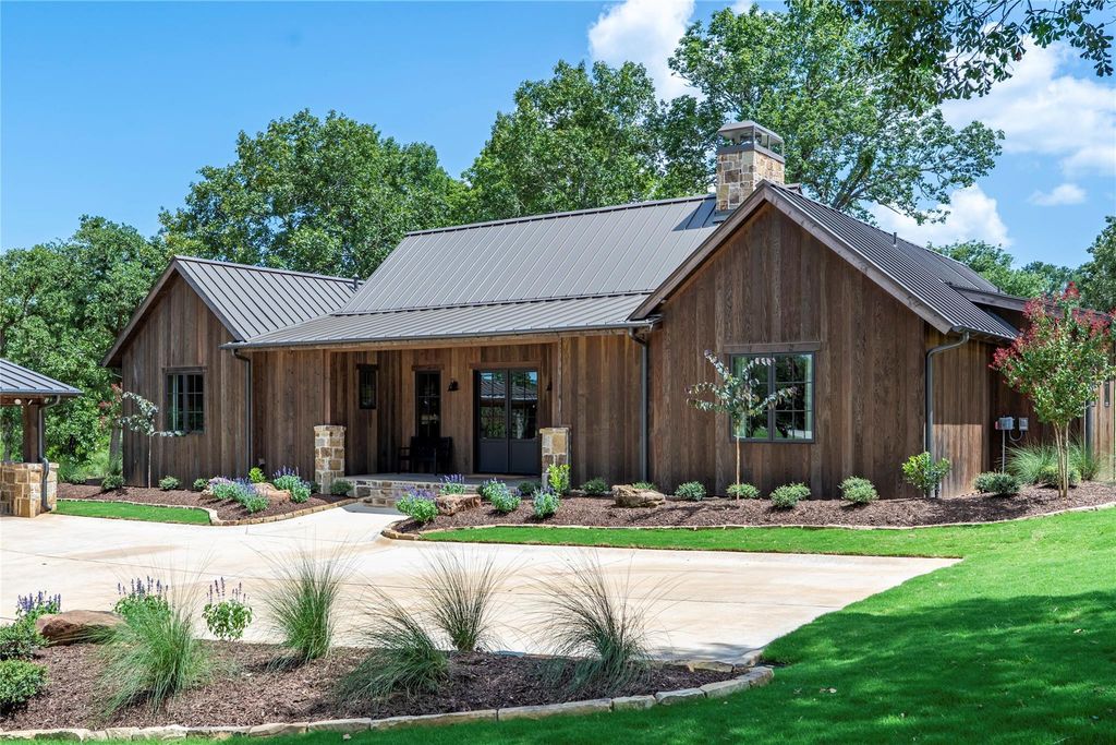 101 Wood Duck Lane, Columbus, TX 78934