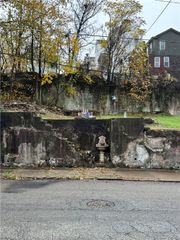 932 E Warrington Ave, Arlington, PA 15210