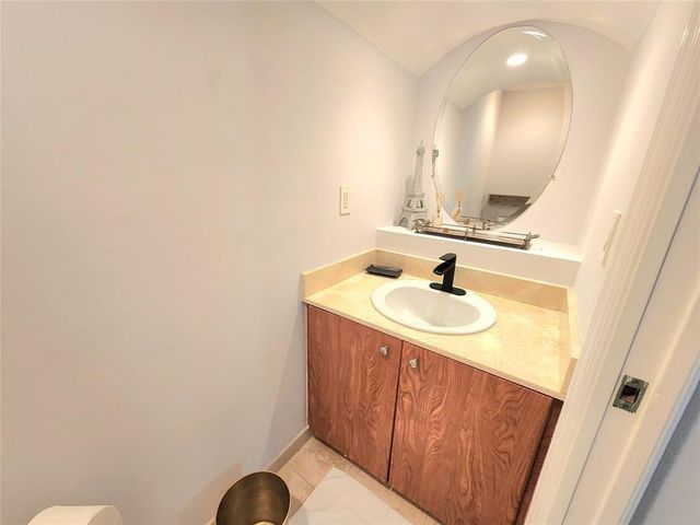2317 Vintage Drive, Lighthouse Point, FL 33064