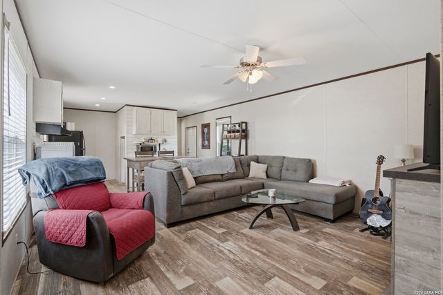 3089 RAKOWITZ RD, Adkins, TX 78101