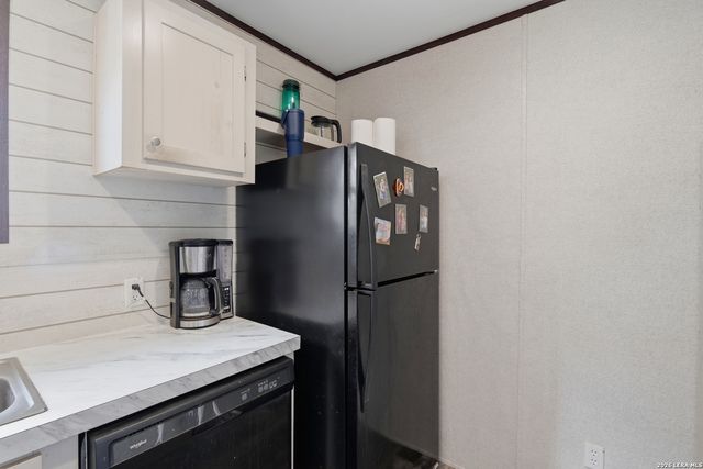 3089 RAKOWITZ RD, Adkins, TX 78101
