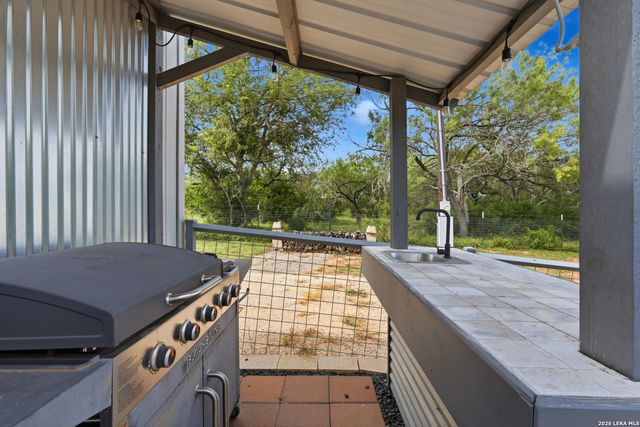 3089 RAKOWITZ RD, Adkins, TX 78101