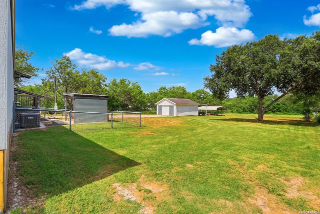 3089 RAKOWITZ RD, Adkins, TX 78101