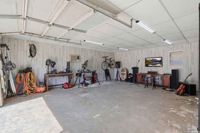 3089 RAKOWITZ RD, Adkins, TX 78101