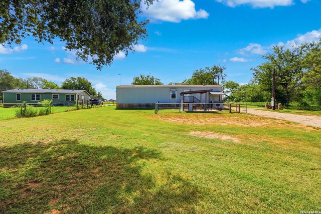 3089 RAKOWITZ RD, Adkins, TX 78101