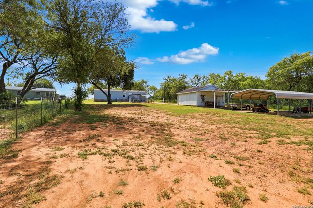 3089 RAKOWITZ RD, Adkins, TX 78101