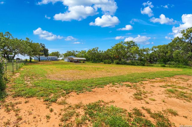 3089 RAKOWITZ RD, Adkins, TX 78101