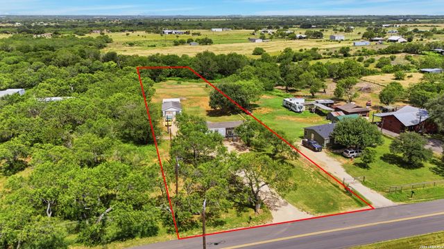 3089 RAKOWITZ RD, Adkins, TX 78101