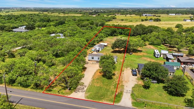 3089 RAKOWITZ RD, Adkins, TX 78101
