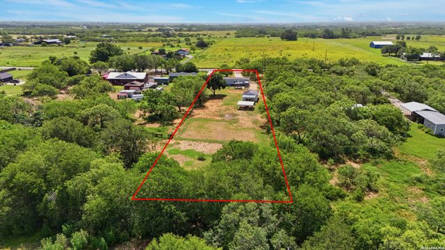 3089 RAKOWITZ RD, Adkins, TX 78101