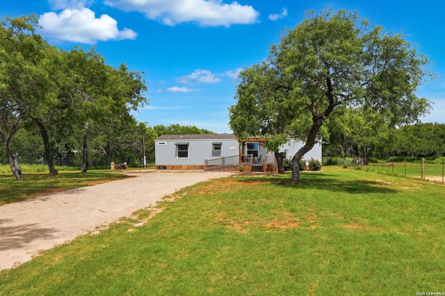 3089 RAKOWITZ RD, Adkins, TX 78101