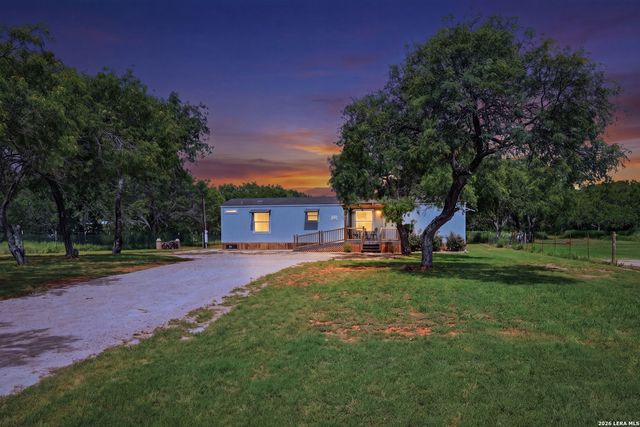 3089 RAKOWITZ RD, Adkins, TX 78101