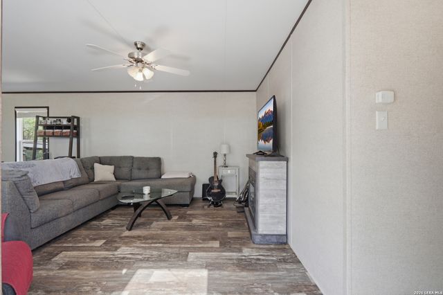 3089 RAKOWITZ RD, Adkins, TX 78101