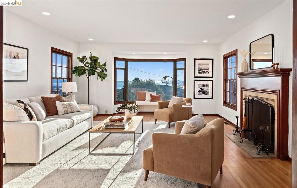 Image 11 of property listing at 141 141 Saint Albans Rd, Kensington, CA 94708