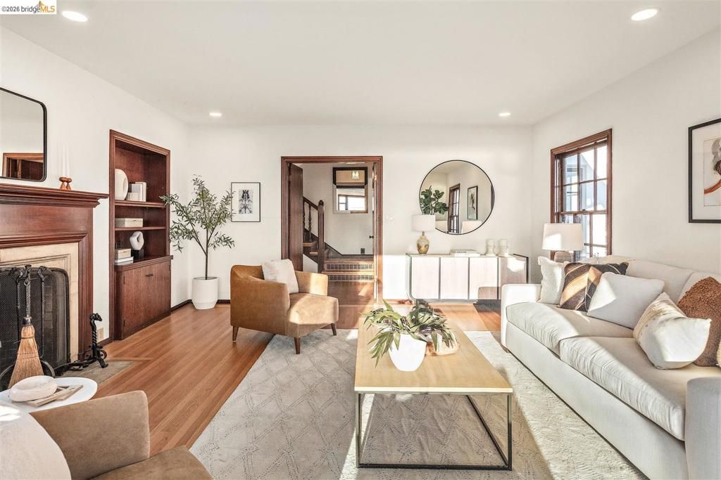 Image 13 of property listing at 141 141 Saint Albans Rd, Kensington, CA 94708