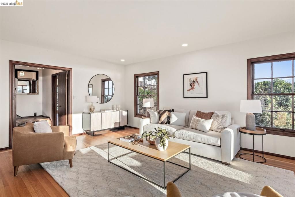 Image 14 of property listing at 141 141 Saint Albans Rd, Kensington, CA 94708