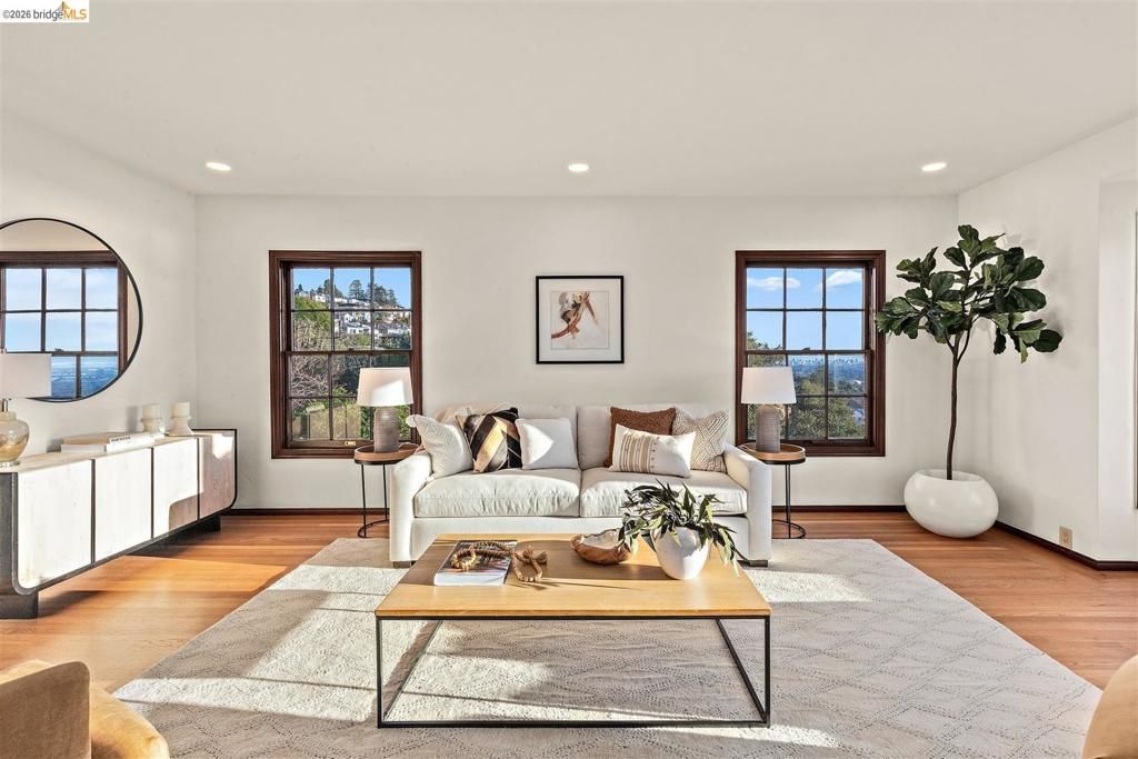 Image 15 of property listing at 141 141 Saint Albans Rd, Kensington, CA 94708