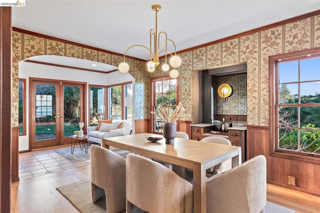 Image 16 of property listing at 141 141 Saint Albans Rd, Kensington, CA 94708