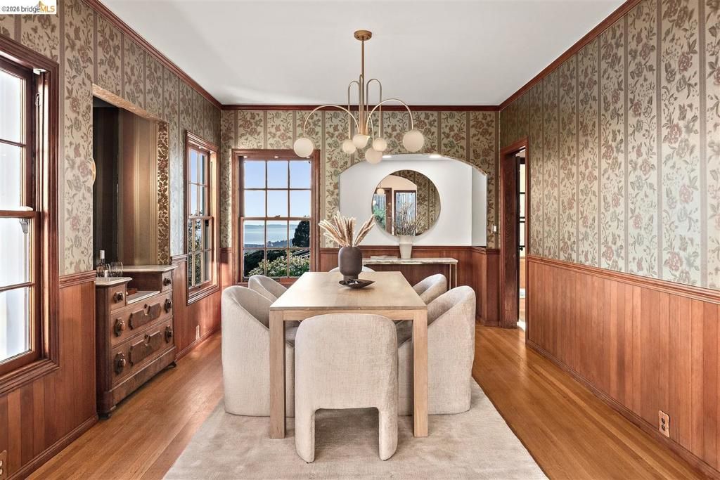 Image 18 of property listing at 141 141 Saint Albans Rd, Kensington, CA 94708