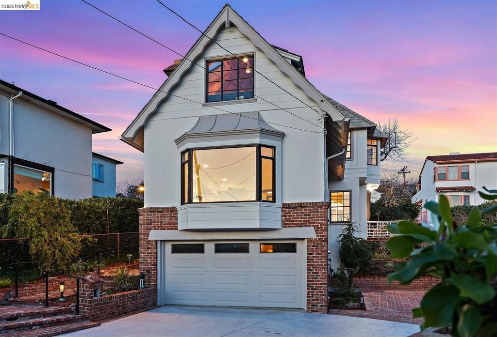 Image 2 of property listing at 141 141 Saint Albans Rd, Kensington, CA 94708