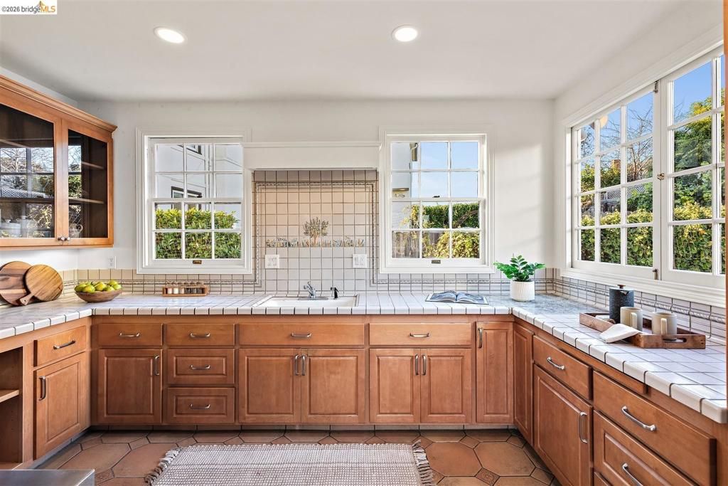 Image 20 of property listing at 141 141 Saint Albans Rd, Kensington, CA 94708